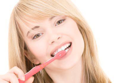 Dor de dente nem sempre &eacute; c&aacute;rie! Pode ser uma retra&ccedil;&atilde;o gengival