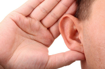 Implante coclear ou ouvido bi&ocirc;nico: o que &eacute; e como ele funciona? Quem se beneficia? Como &eacute; a coloca&ccedil;&atilde;o do implante?