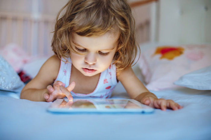 Sociedade Brasileira de Pediatria lan&ccedil;a manual de orienta&ccedil;&atilde;o #MENOS TELAS #MAIS SA&Uacute;DE